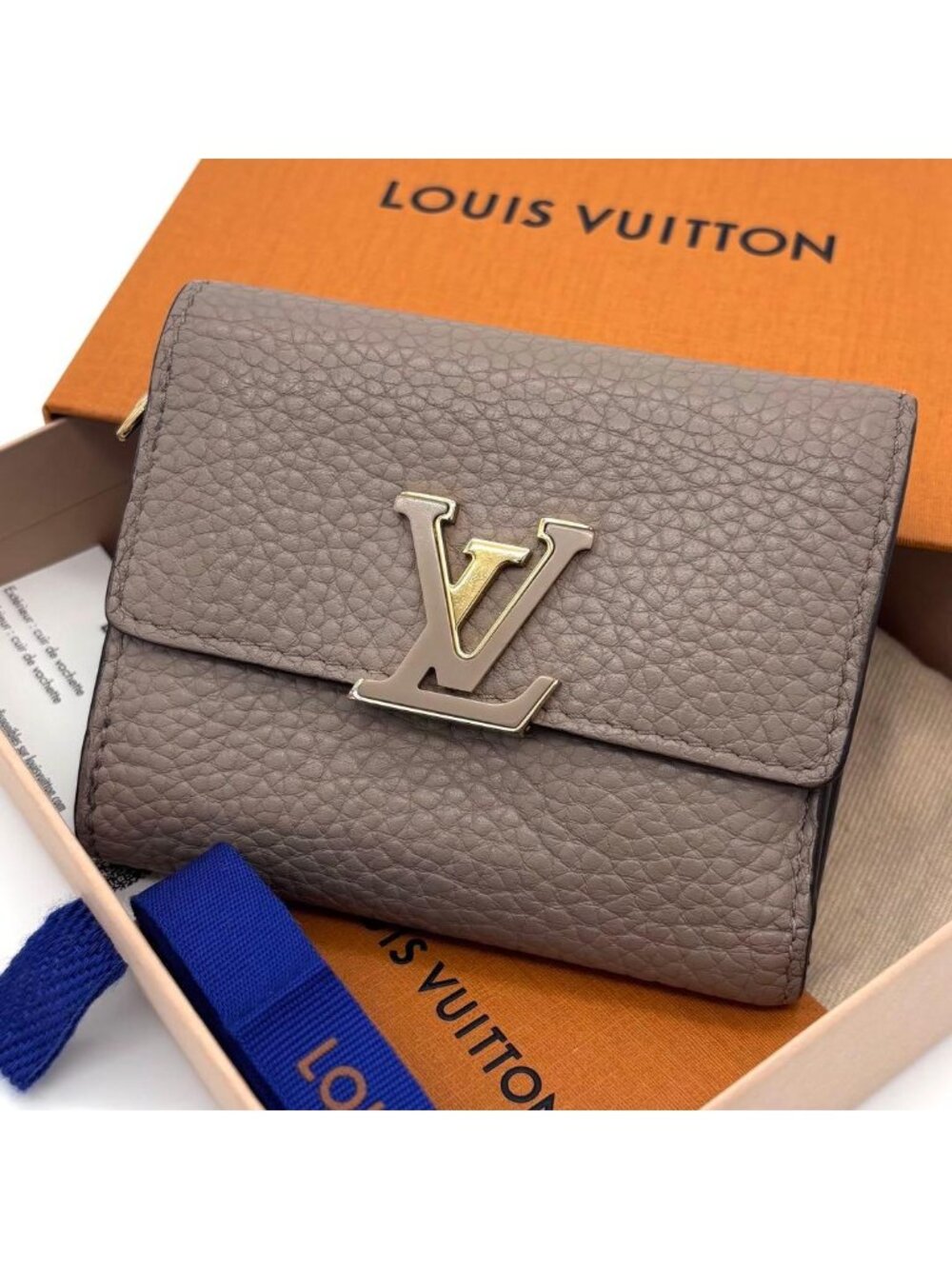 Louis Vuitton Taurillon Portefeuille Capucines XS Galet Wallet